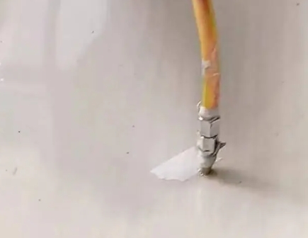 崇信瓷砖空鼓维修公司专业解答在瓷砖铺贴过程中，如果使用的砂料过粗（如全部使用了粗砂），可能会导致以下问题